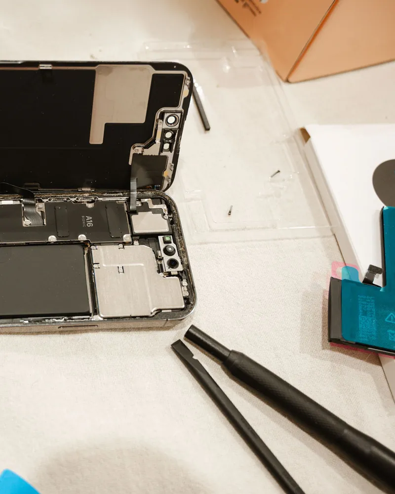 Замена батареи во вскрытом iPhone